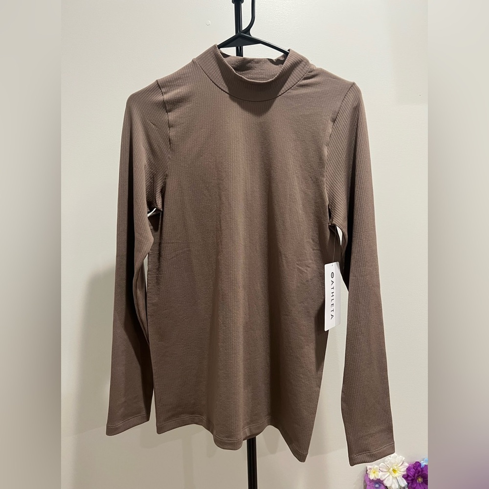 Athleta NWT renew seamless mock neck top size L seamless